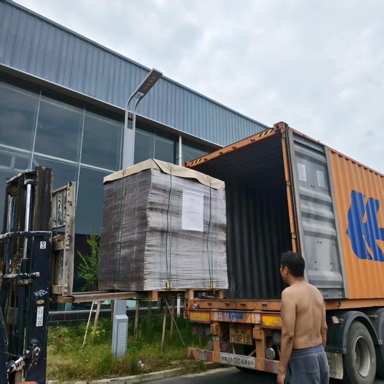 Shipment Of Cutting Machine And Raw Materials Shipment Of Cutting Machine And Raw Materials