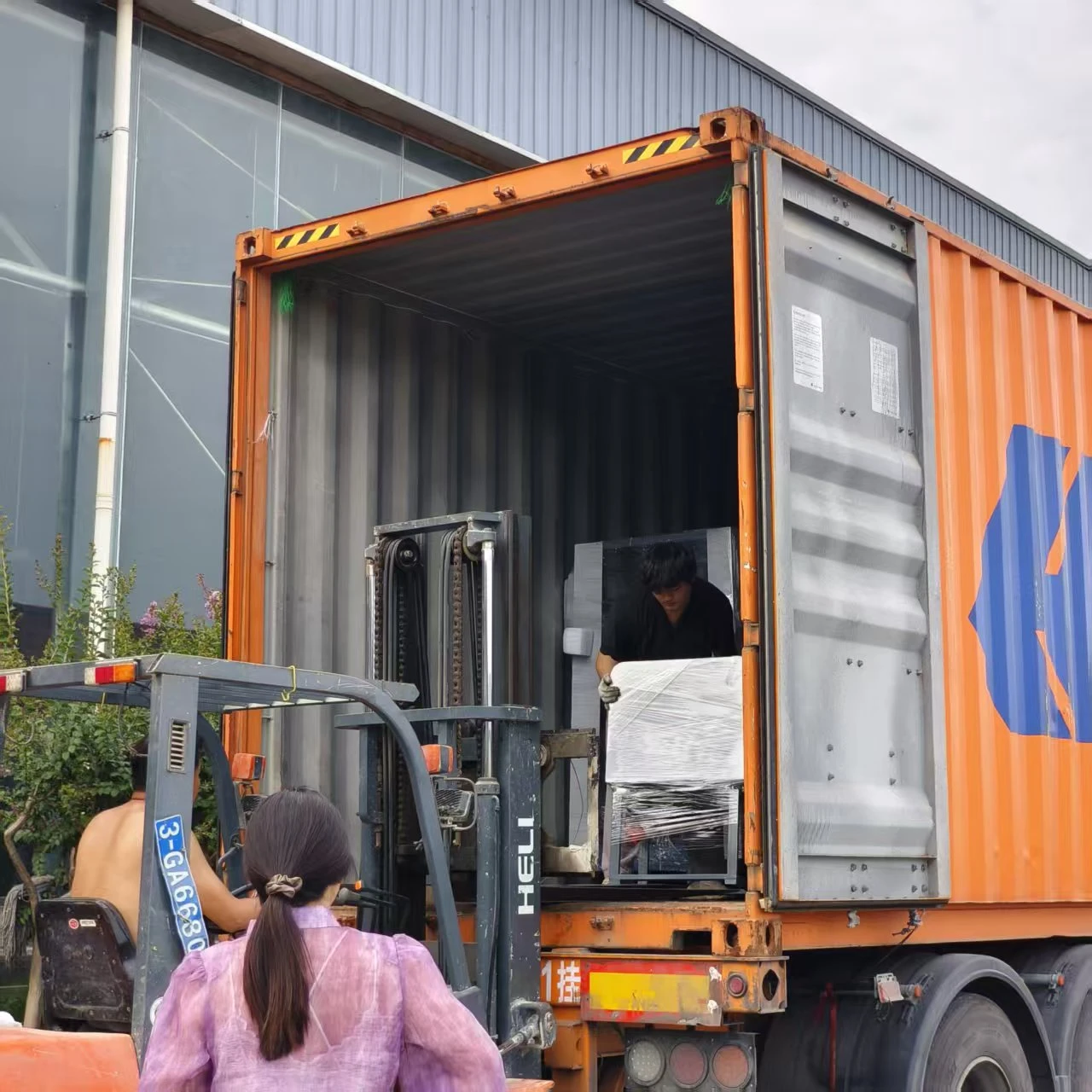 Shipment Of Cutting Machine And Raw Materials Shipment Of Cutting Machine And Raw Materials